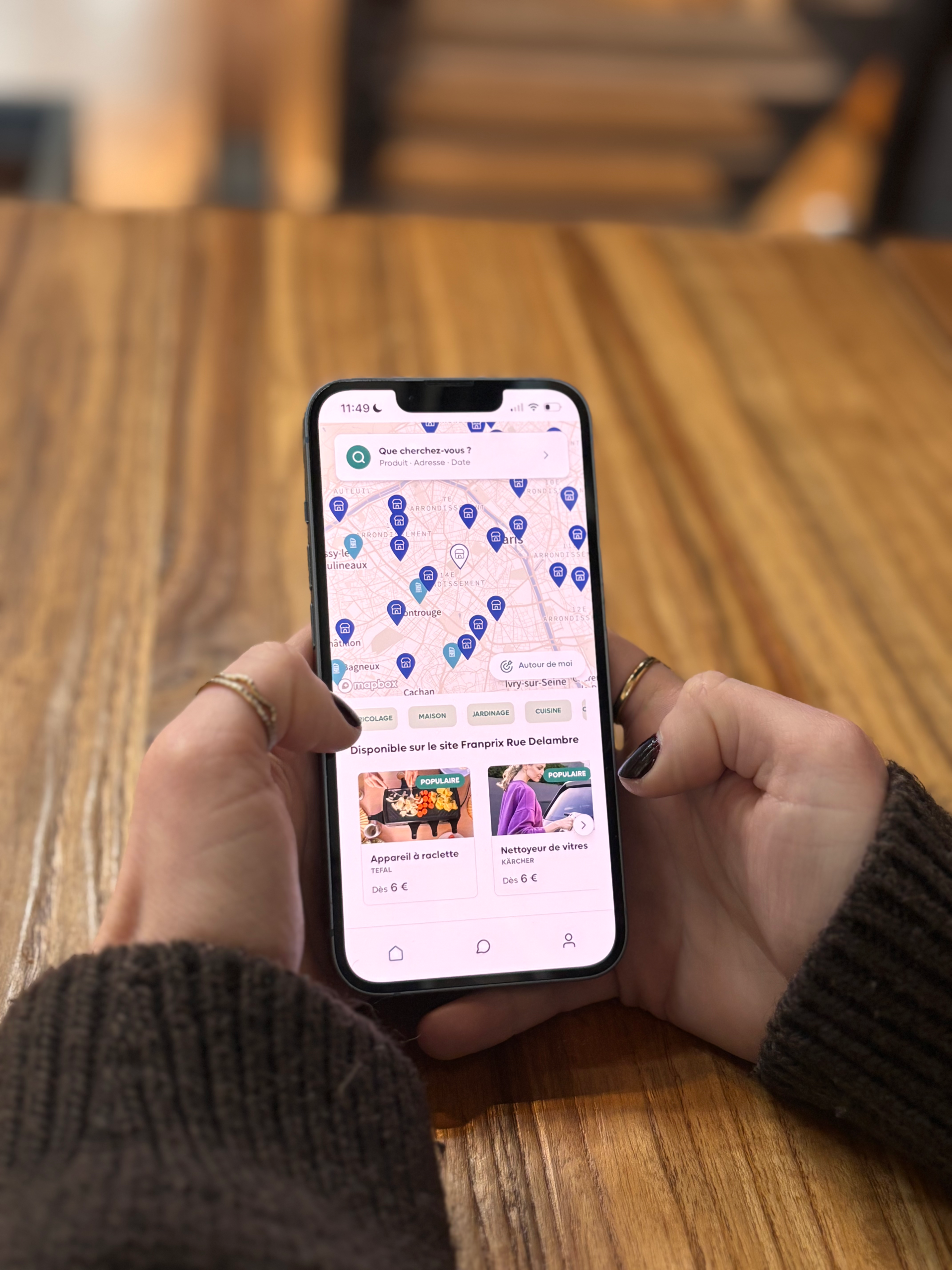 Application Les Biens en Commun sur mobile, carte des casiers disponibles dans le quartier.